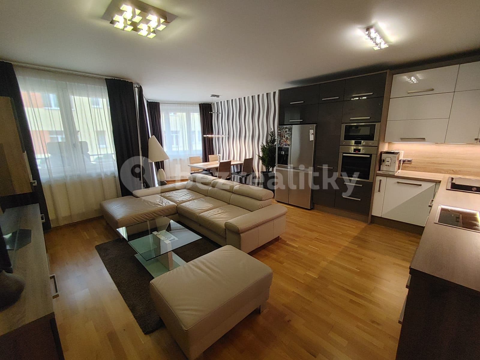 2 bedroom with open-plan kitchen flat to rent, 82 m², U Svobodárny, Prague, Prague 2 bedroom with open-plan kitchen flat to rent, 82 m², U Svobodárny, Prague, Prague