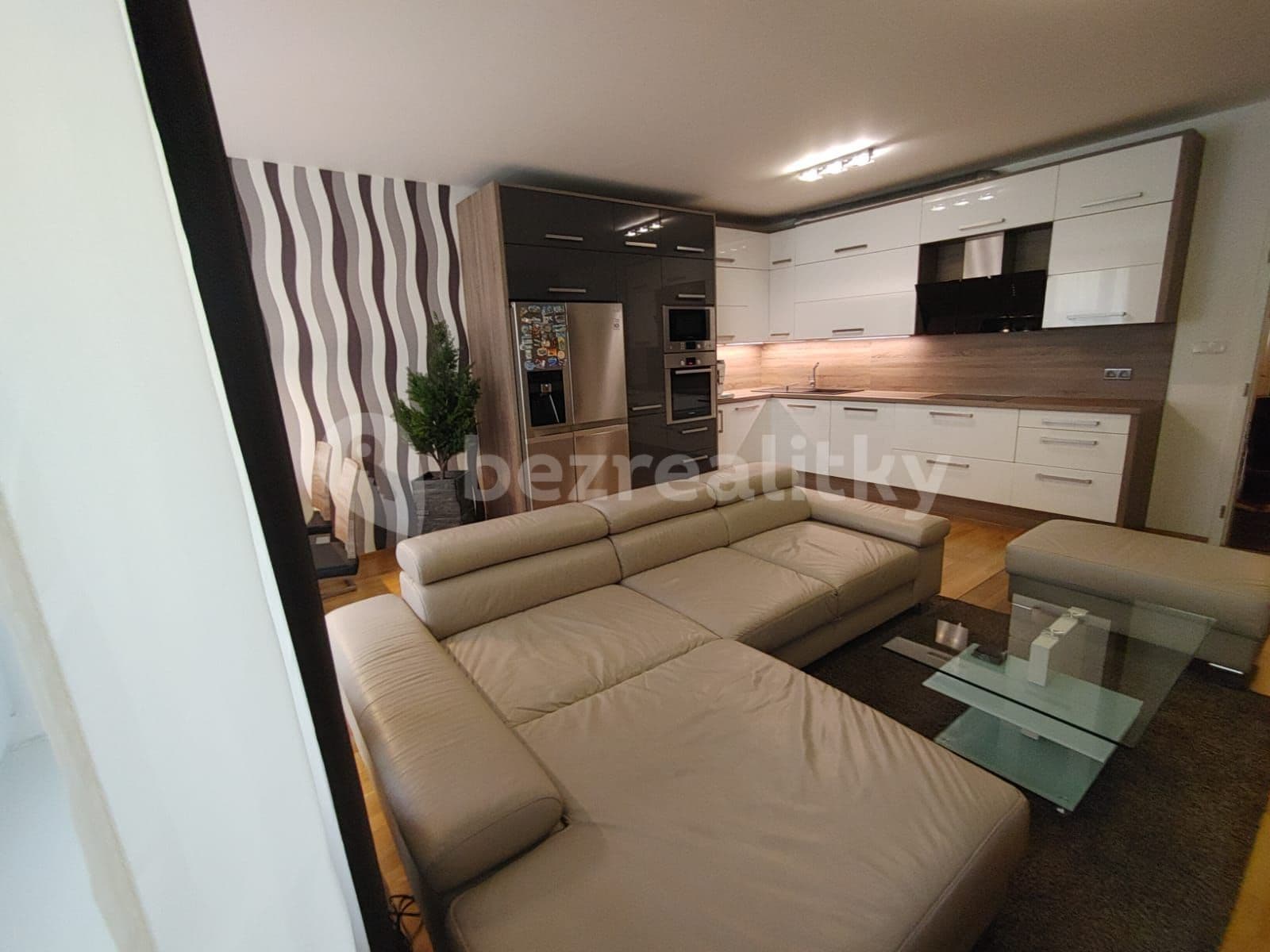 2 bedroom with open-plan kitchen flat to rent, 82 m², U Svobodárny, Prague, Prague 2 bedroom with open-plan kitchen flat to rent, 82 m², U Svobodárny, Prague, Prague