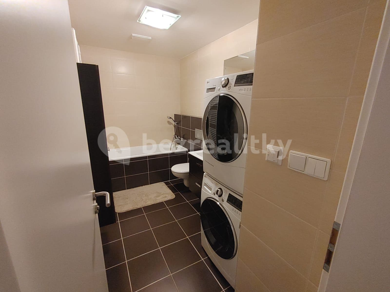 2 bedroom with open-plan kitchen flat to rent, 82 m², U Svobodárny, Prague, Prague 2 bedroom with open-plan kitchen flat to rent, 82 m², U Svobodárny, Prague, Prague