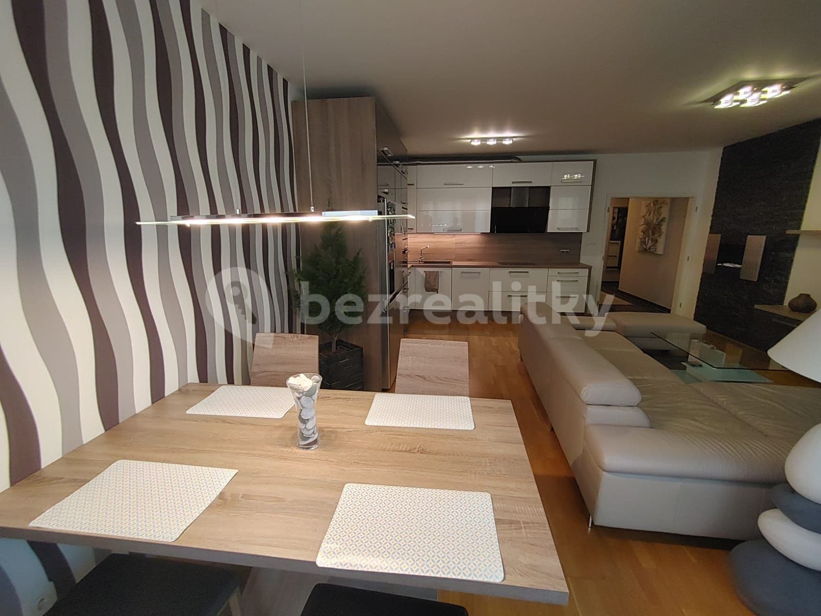 2 bedroom with open-plan kitchen flat to rent, 82 m², U Svobodárny, Prague, Prague 2 bedroom with open-plan kitchen flat to rent, 82 m², U Svobodárny, Prague, Prague