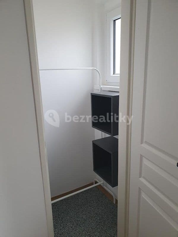 Studio flat to rent, 32 m², V Olšinách, Prague, Prague Studio flat to rent, 32 m², V Olšinách, Prague, Prague