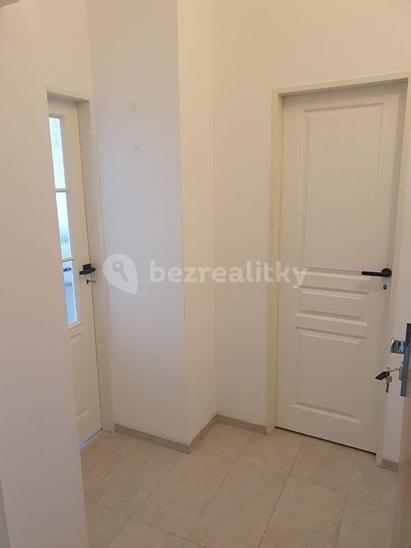 Studio flat to rent, 32 m², V Olšinách, Prague, Prague Studio flat to rent, 32 m², V Olšinách, Prague, Prague