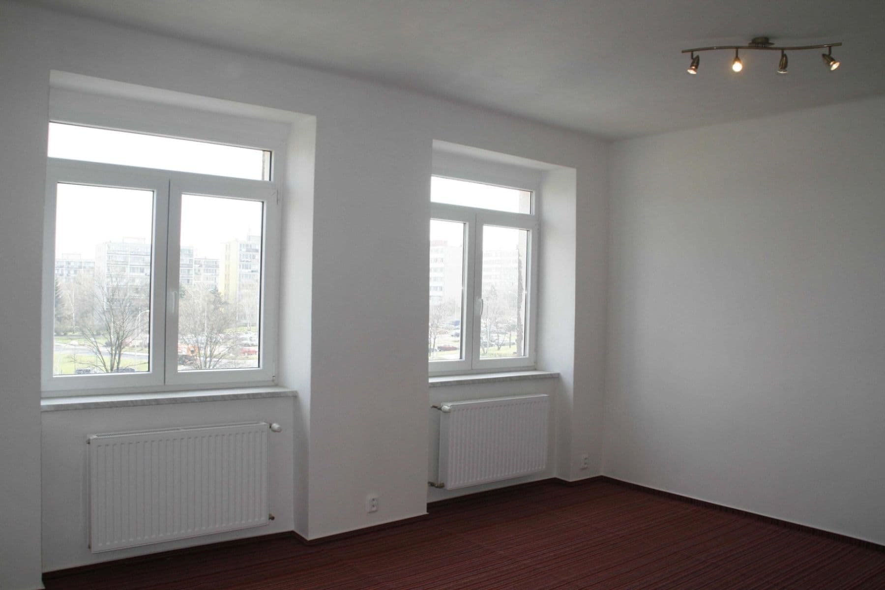 2 bedroom flat to rent, 76 m², Na Hřebenech Ii, Prague, Prague 2 bedroom flat to rent, 76 m², Na Hřebenech Ii, Prague, Prague