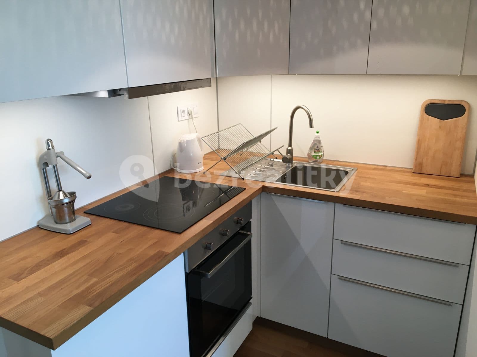 Studio flat to rent, 38 m², Zvěřinova, Prague, Prague Studio flat to rent, 38 m², Zvěřinova, Prague, Prague