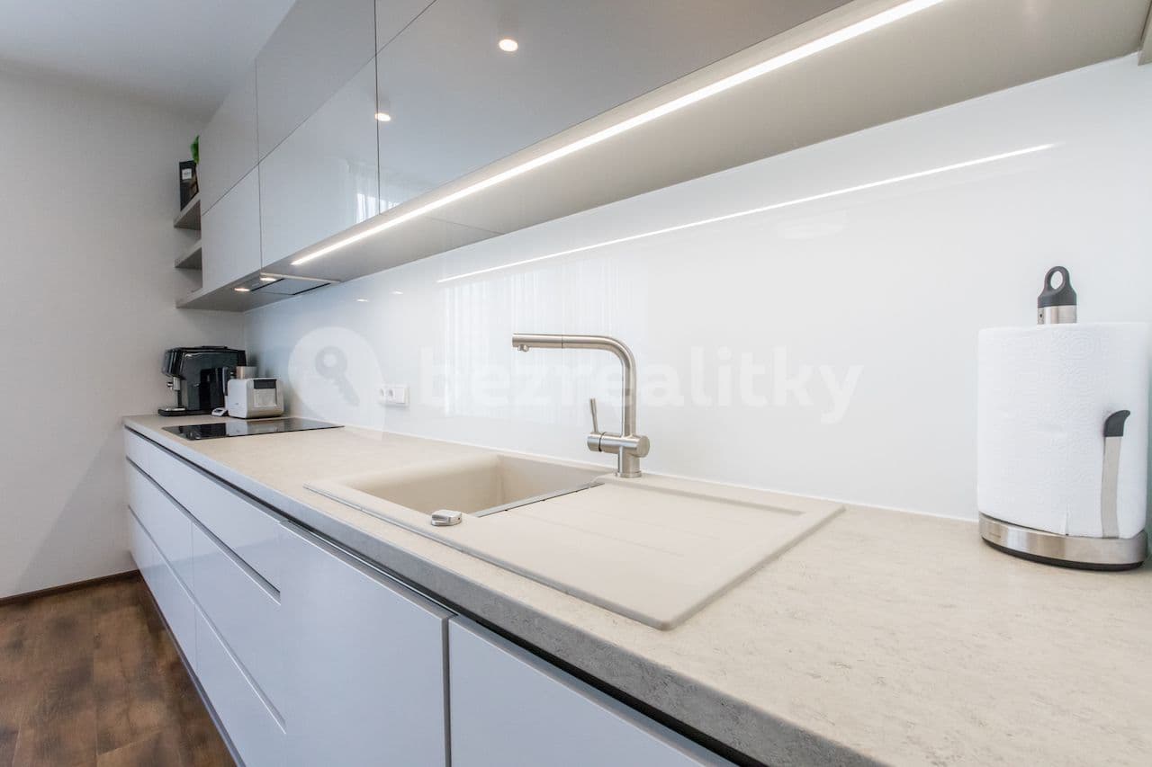 2 bedroom with open-plan kitchen flat to rent, 120 m², Koněvova, Prague, Prague 2 bedroom with open-plan kitchen flat to rent, 120 m², Koněvova, Prague, Prague