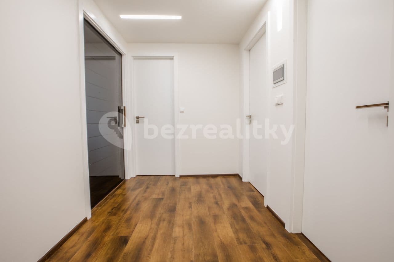 2 bedroom with open-plan kitchen flat to rent, 120 m², Koněvova, Prague, Prague 2 bedroom with open-plan kitchen flat to rent, 120 m², Koněvova, Prague, Prague