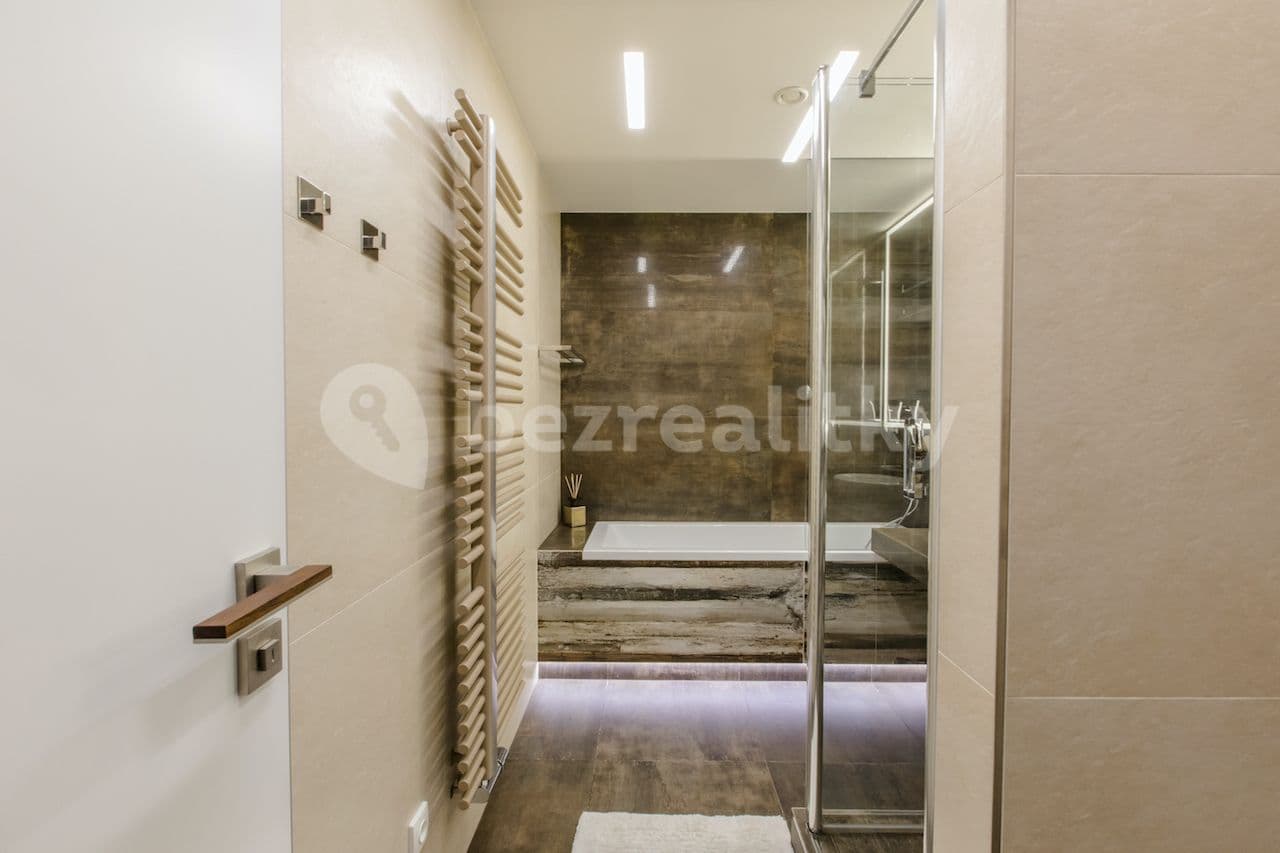 2 bedroom with open-plan kitchen flat to rent, 120 m², Koněvova, Prague, Prague 2 bedroom with open-plan kitchen flat to rent, 120 m², Koněvova, Prague, Prague