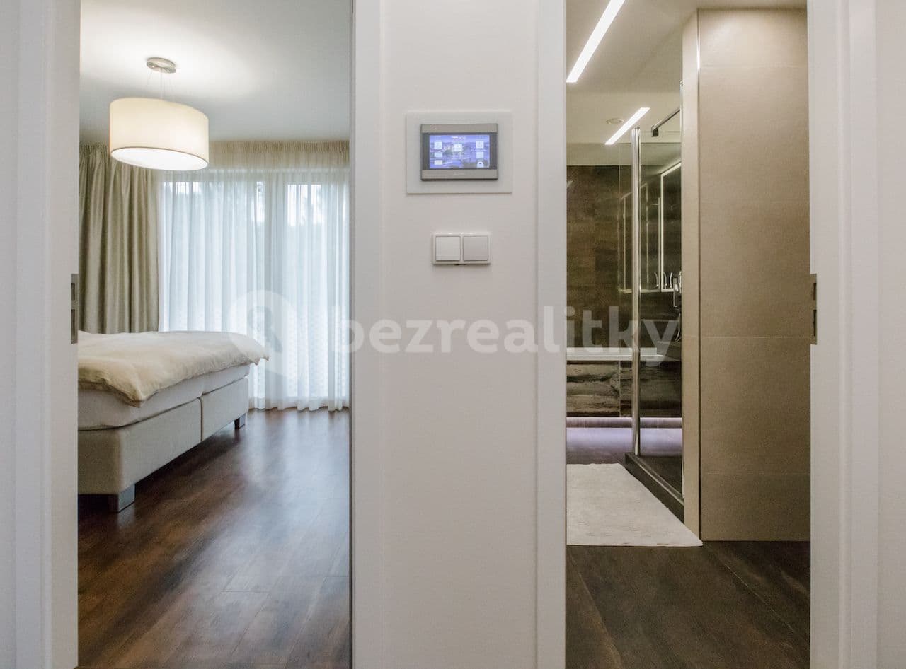 2 bedroom with open-plan kitchen flat to rent, 120 m², Koněvova, Prague, Prague 2 bedroom with open-plan kitchen flat to rent, 120 m², Koněvova, Prague, Prague