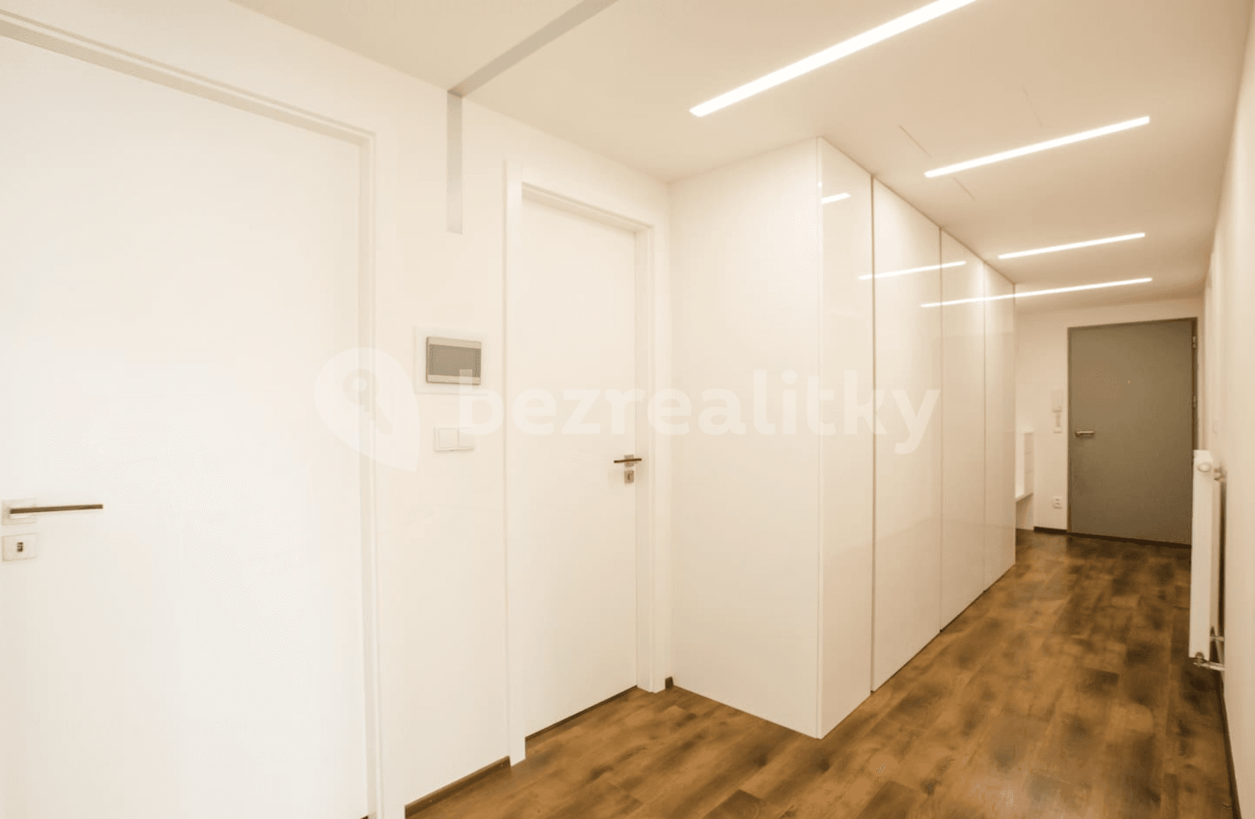 2 bedroom with open-plan kitchen flat to rent, 120 m², Koněvova, Prague, Prague 2 bedroom with open-plan kitchen flat to rent, 120 m², Koněvova, Prague, Prague