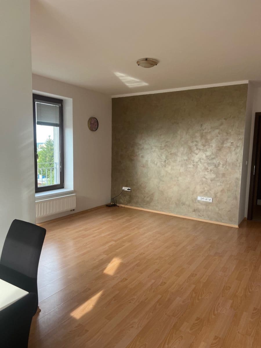 1 bedroom with open-plan kitchen flat to rent, 53 m², Edvarda Beneše, Přelouč, Pardubický Region 1 bedroom with open-plan kitchen flat to rent, 53 m², Edvarda Beneše, Přelouč, Pardubický Region
