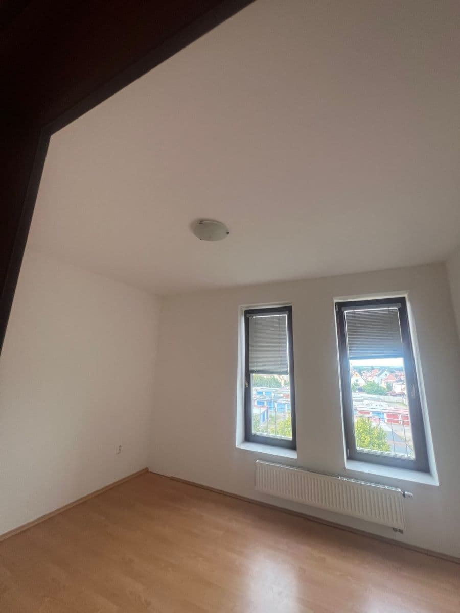 1 bedroom with open-plan kitchen flat to rent, 53 m², Edvarda Beneše, Přelouč, Pardubický Region 1 bedroom with open-plan kitchen flat to rent, 53 m², Edvarda Beneše, Přelouč, Pardubický Region