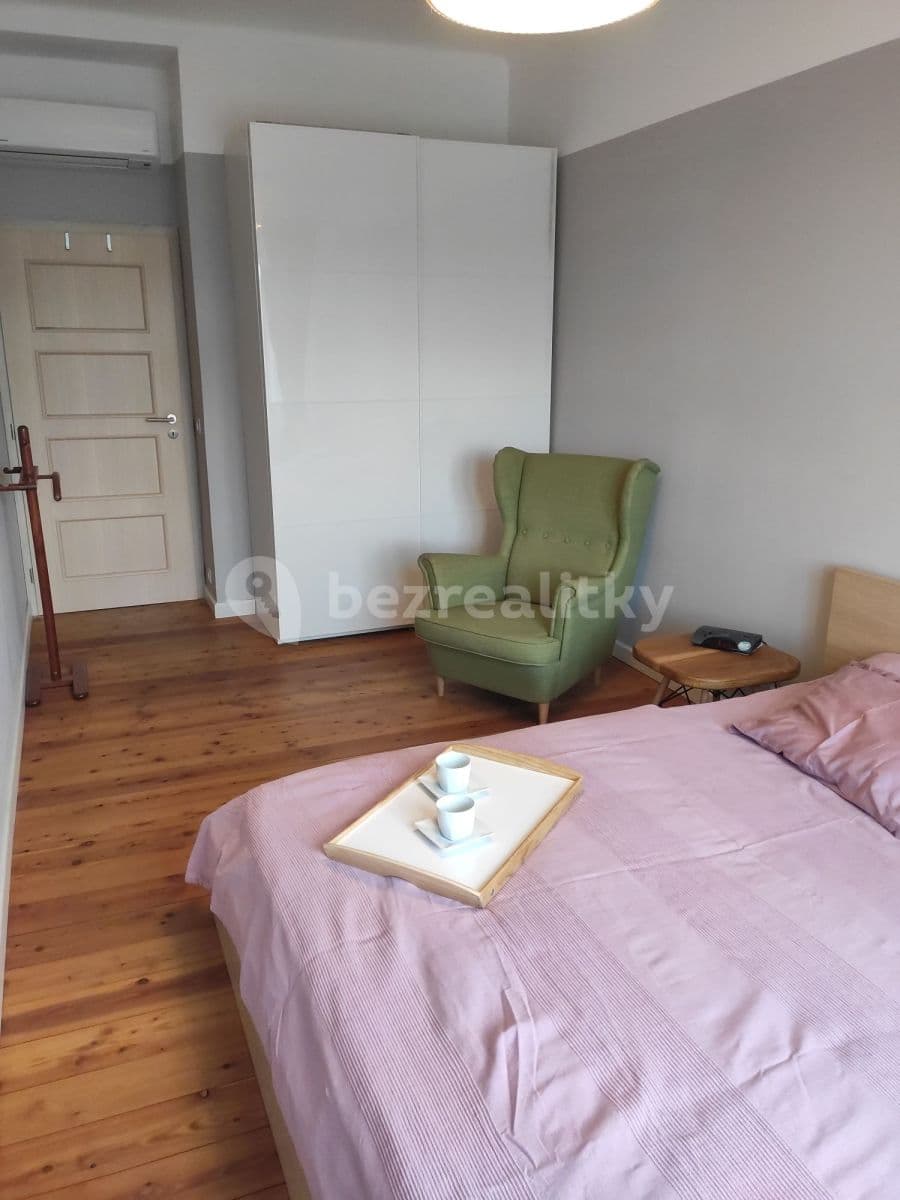 1 bedroom with open-plan kitchen flat to rent, 50 m², Podolská, Prague, Prague 1 bedroom with open-plan kitchen flat to rent, 50 m², Podolská, Prague, Prague