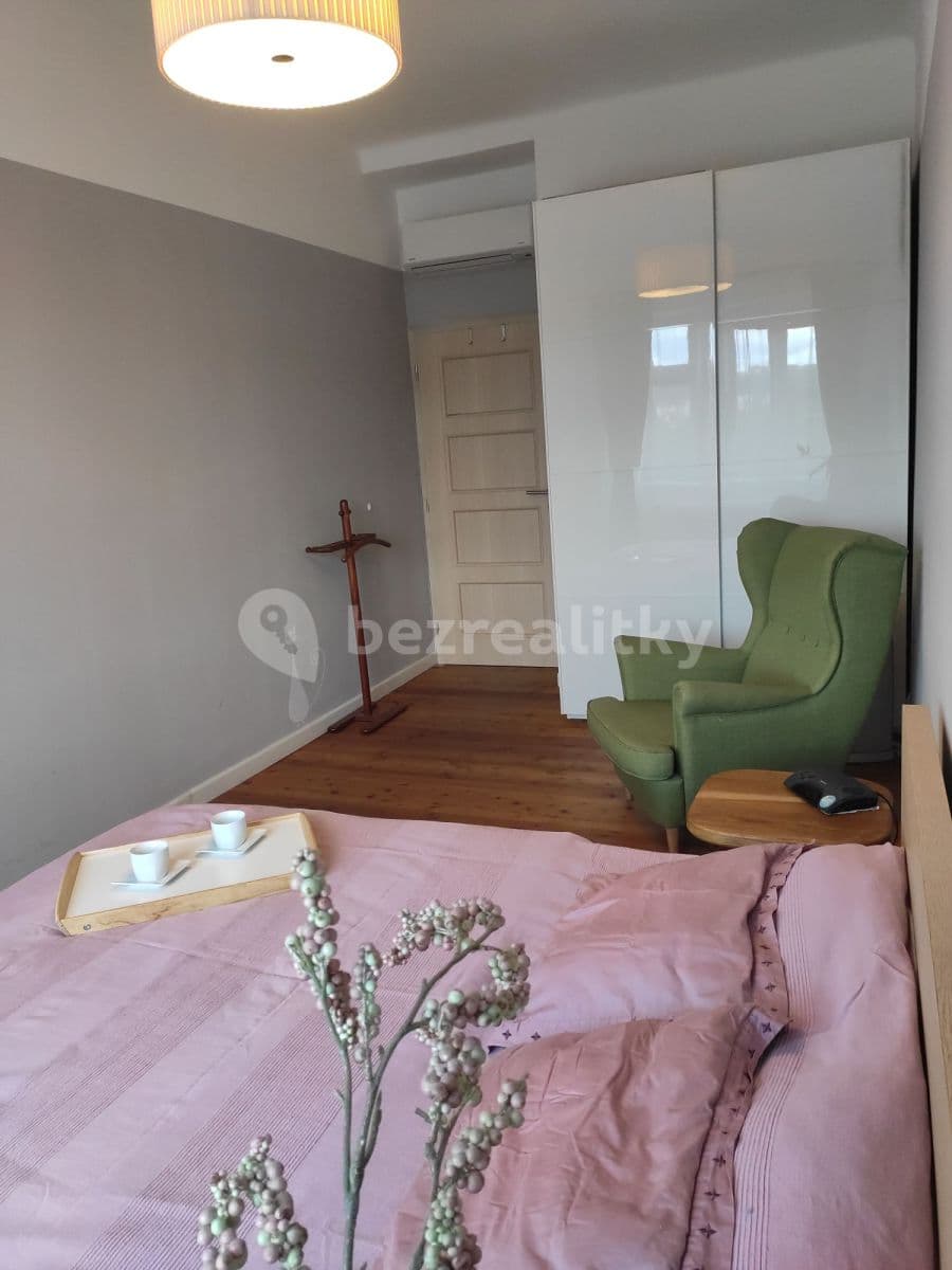 1 bedroom with open-plan kitchen flat to rent, 50 m², Podolská, Prague, Prague 1 bedroom with open-plan kitchen flat to rent, 50 m², Podolská, Prague, Prague