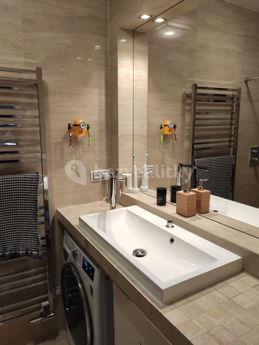1 bedroom with open-plan kitchen flat to rent, 50 m², Podolská, Prague, Prague 1 bedroom with open-plan kitchen flat to rent, 50 m², Podolská, Prague, Prague