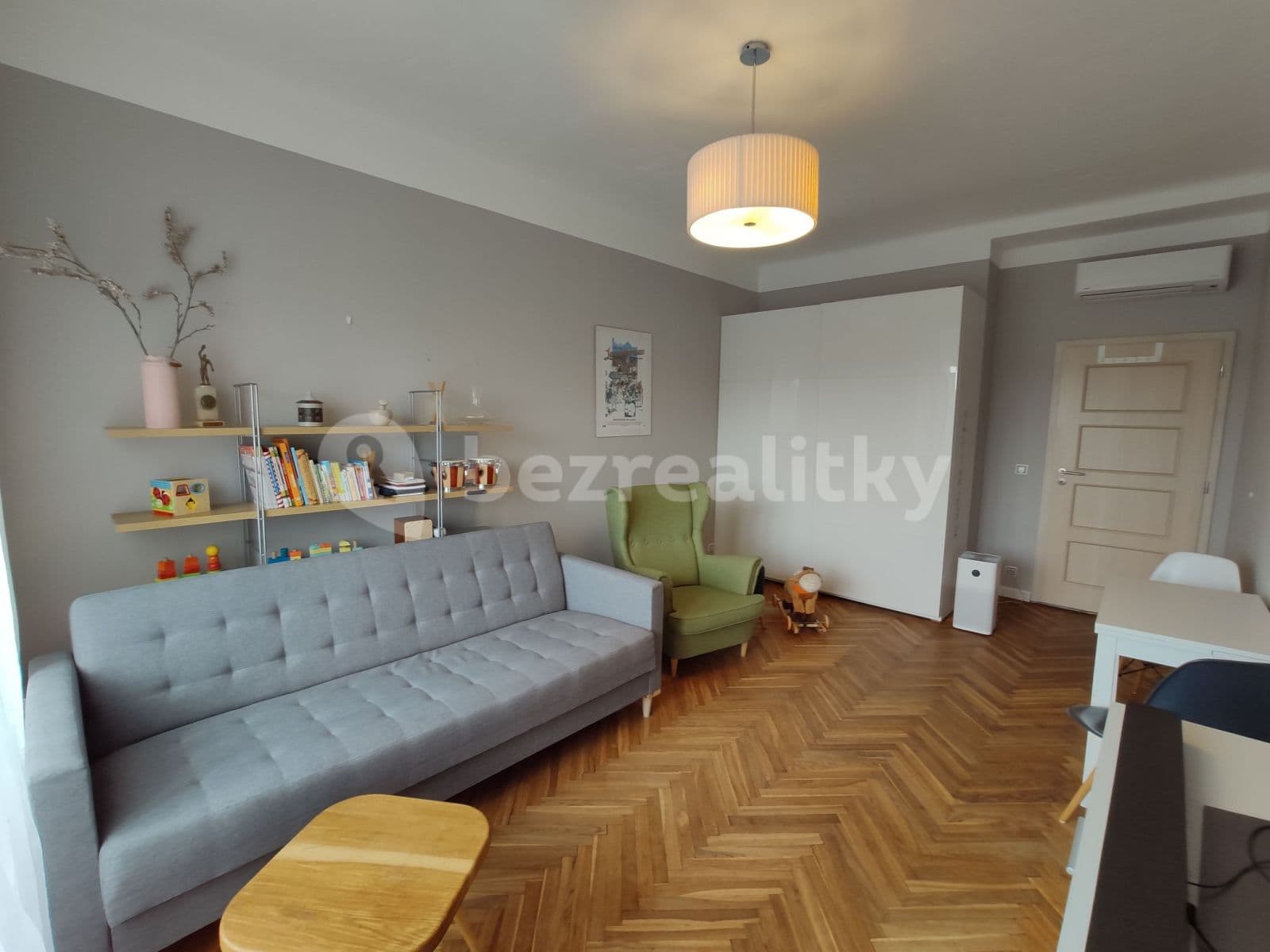 1 bedroom with open-plan kitchen flat to rent, 50 m², Podolská, Prague, Prague 1 bedroom with open-plan kitchen flat to rent, 50 m², Podolská, Prague, Prague
