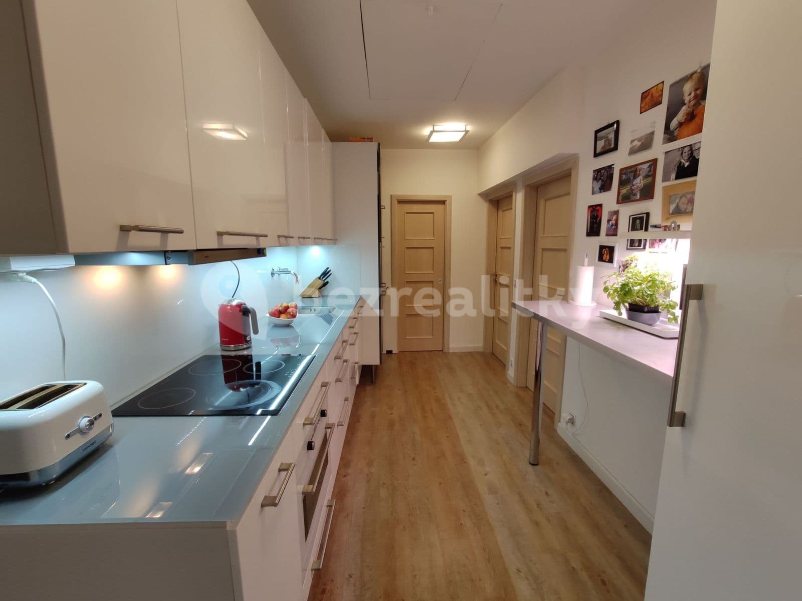 1 bedroom with open-plan kitchen flat to rent, 50 m², Podolská, Prague, Prague 1 bedroom with open-plan kitchen flat to rent, 50 m², Podolská, Prague, Prague