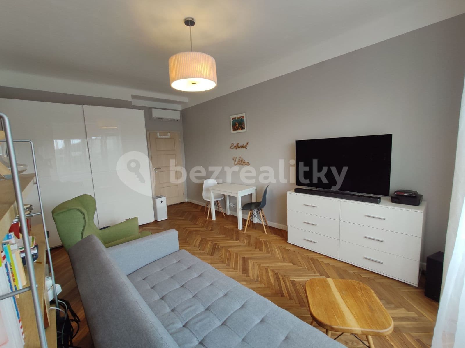 1 bedroom with open-plan kitchen flat to rent, 50 m², Podolská, Prague, Prague 1 bedroom with open-plan kitchen flat to rent, 50 m², Podolská, Prague, Prague