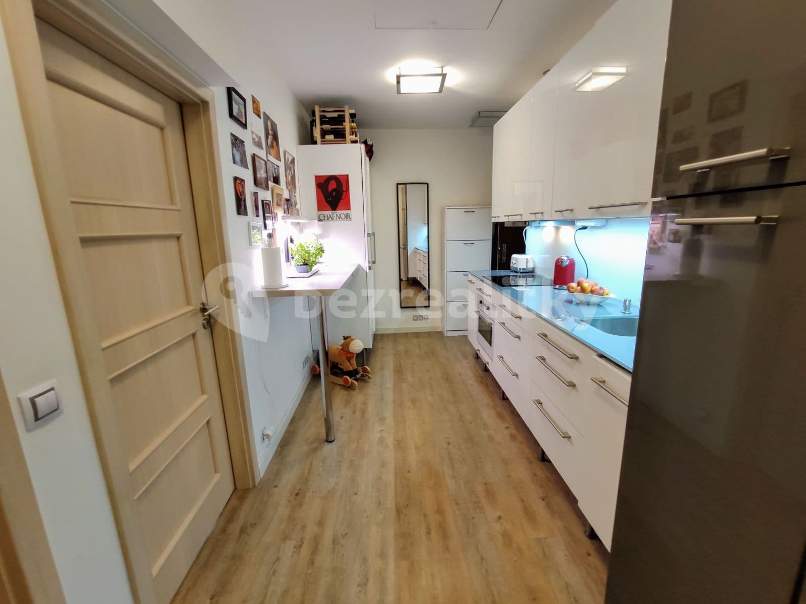 1 bedroom with open-plan kitchen flat to rent, 50 m², Podolská, Prague, Prague 1 bedroom with open-plan kitchen flat to rent, 50 m², Podolská, Prague, Prague