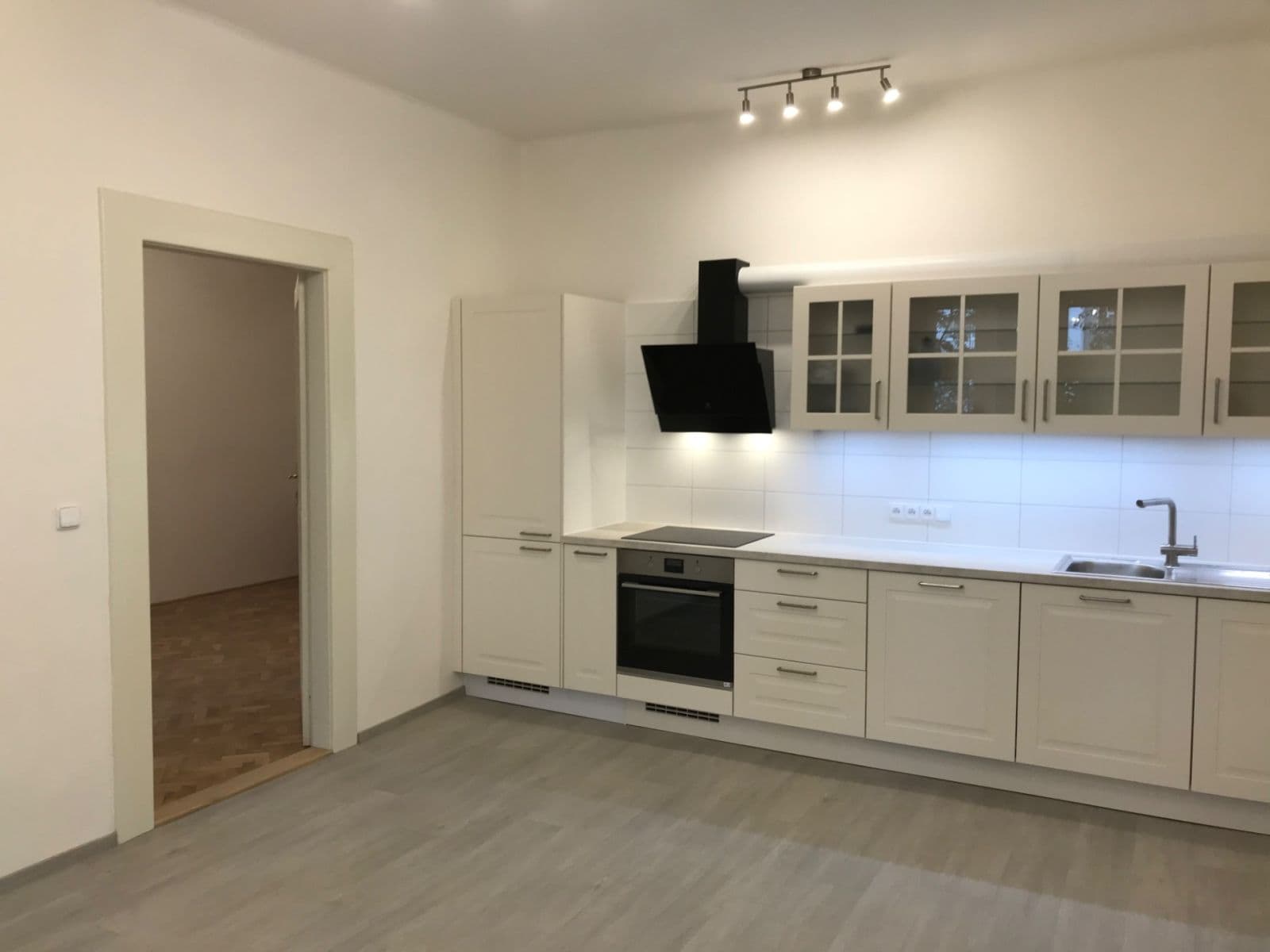 1 bedroom with open-plan kitchen flat to rent, 57 m², Jeseniova, Prague, Prague 1 bedroom with open-plan kitchen flat to rent, 57 m², Jeseniova, Prague, Prague