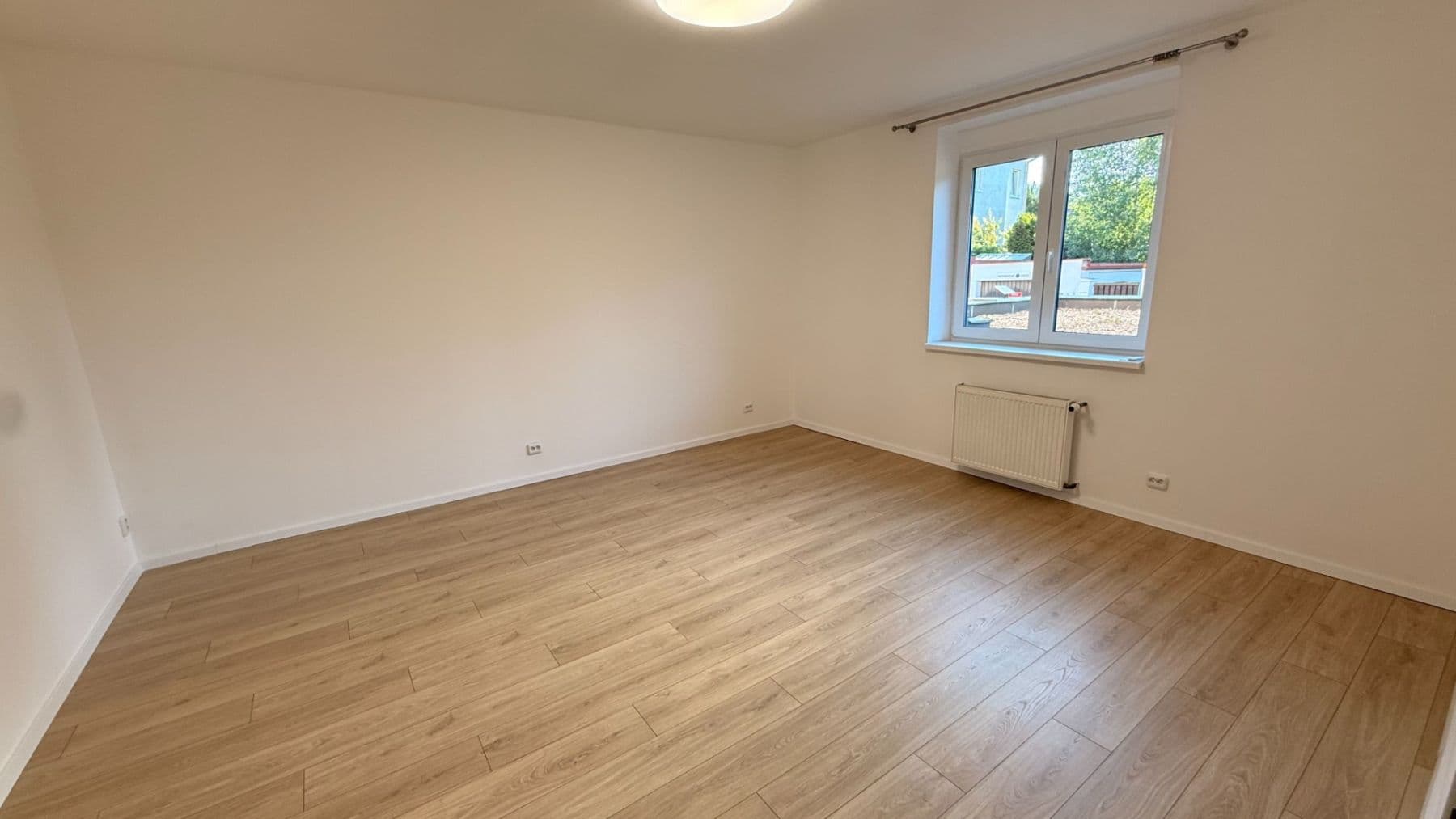 2 bedroom with open-plan kitchen flat to rent, 80 m², Sadská, Prague, Prague 2 bedroom with open-plan kitchen flat to rent, 80 m², Sadská, Prague, Prague