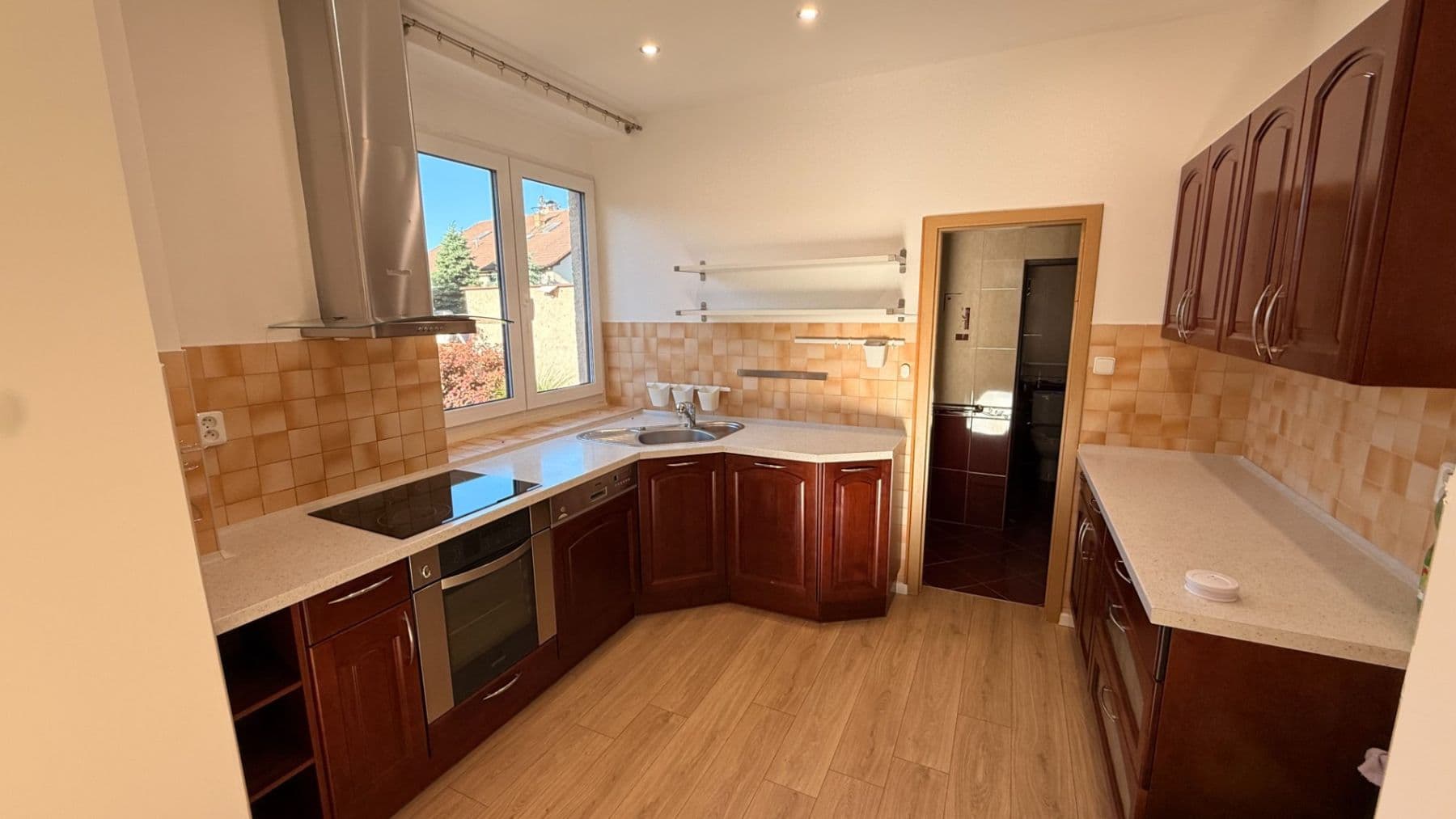 2 bedroom with open-plan kitchen flat to rent, 80 m², Sadská, Prague, Prague 2 bedroom with open-plan kitchen flat to rent, 80 m², Sadská, Prague, Prague