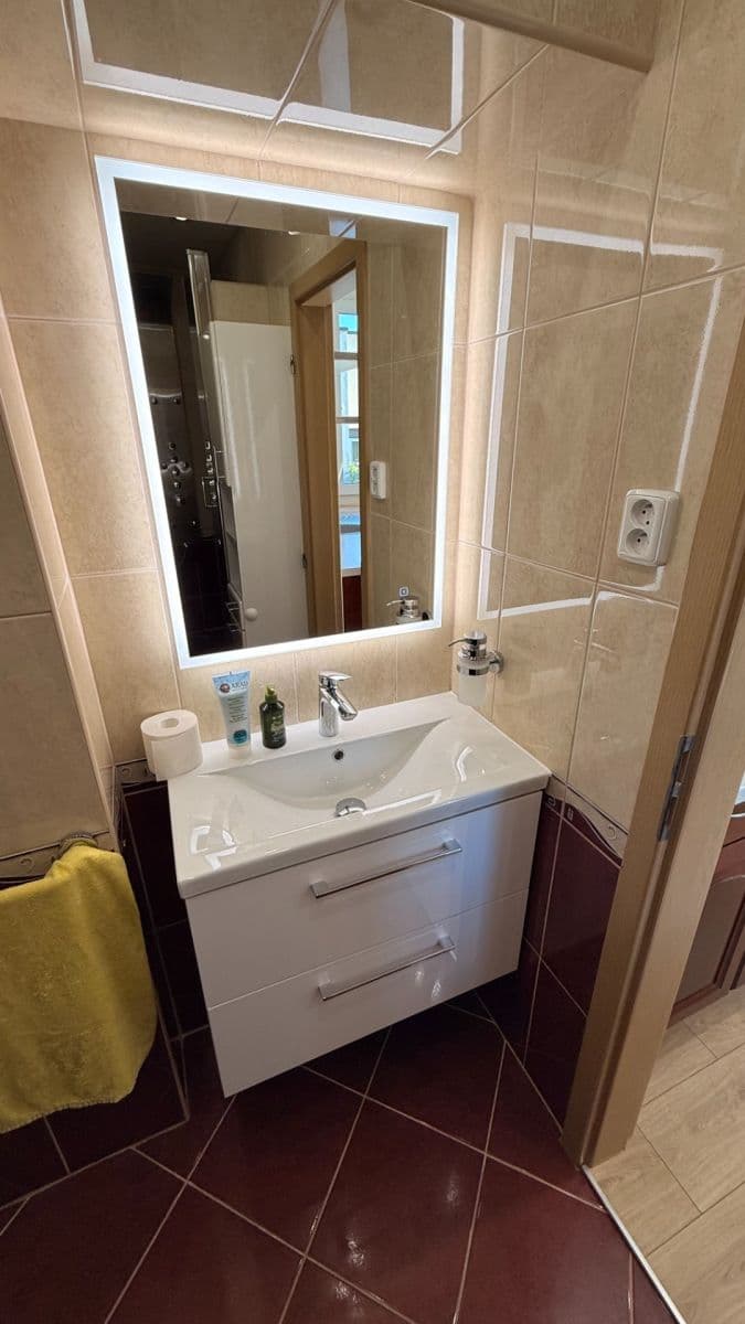 2 bedroom with open-plan kitchen flat to rent, 80 m², Sadská, Prague, Prague 2 bedroom with open-plan kitchen flat to rent, 80 m², Sadská, Prague, Prague