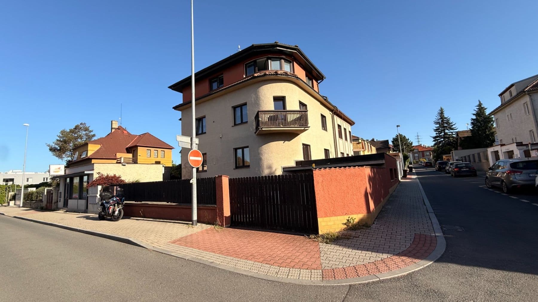 2 bedroom with open-plan kitchen flat to rent, 80 m², Sadská, Prague, Prague 2 bedroom with open-plan kitchen flat to rent, 80 m², Sadská, Prague, Prague
