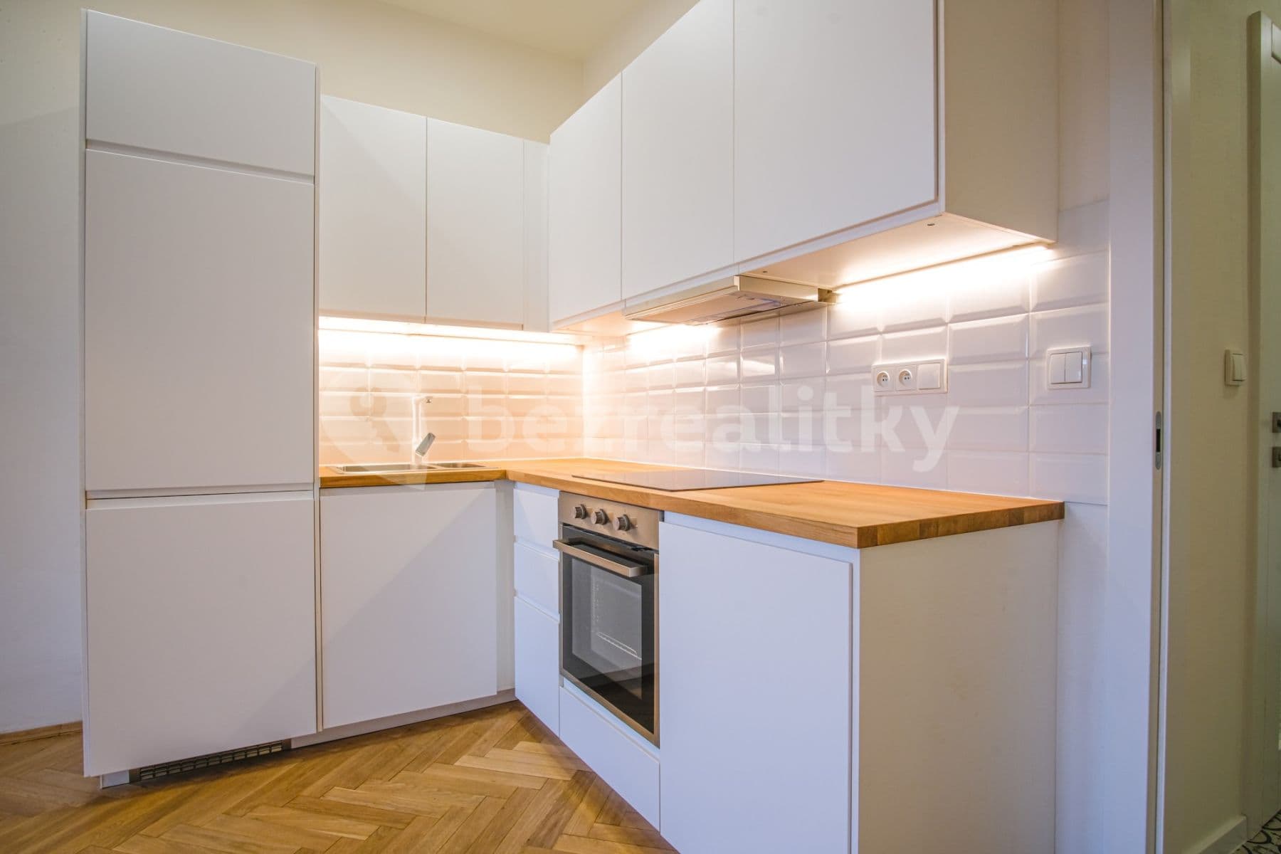 Studio flat to rent, 28 m², Nádražní, Prague, Prague Studio flat to rent, 28 m², Nádražní, Prague, Prague