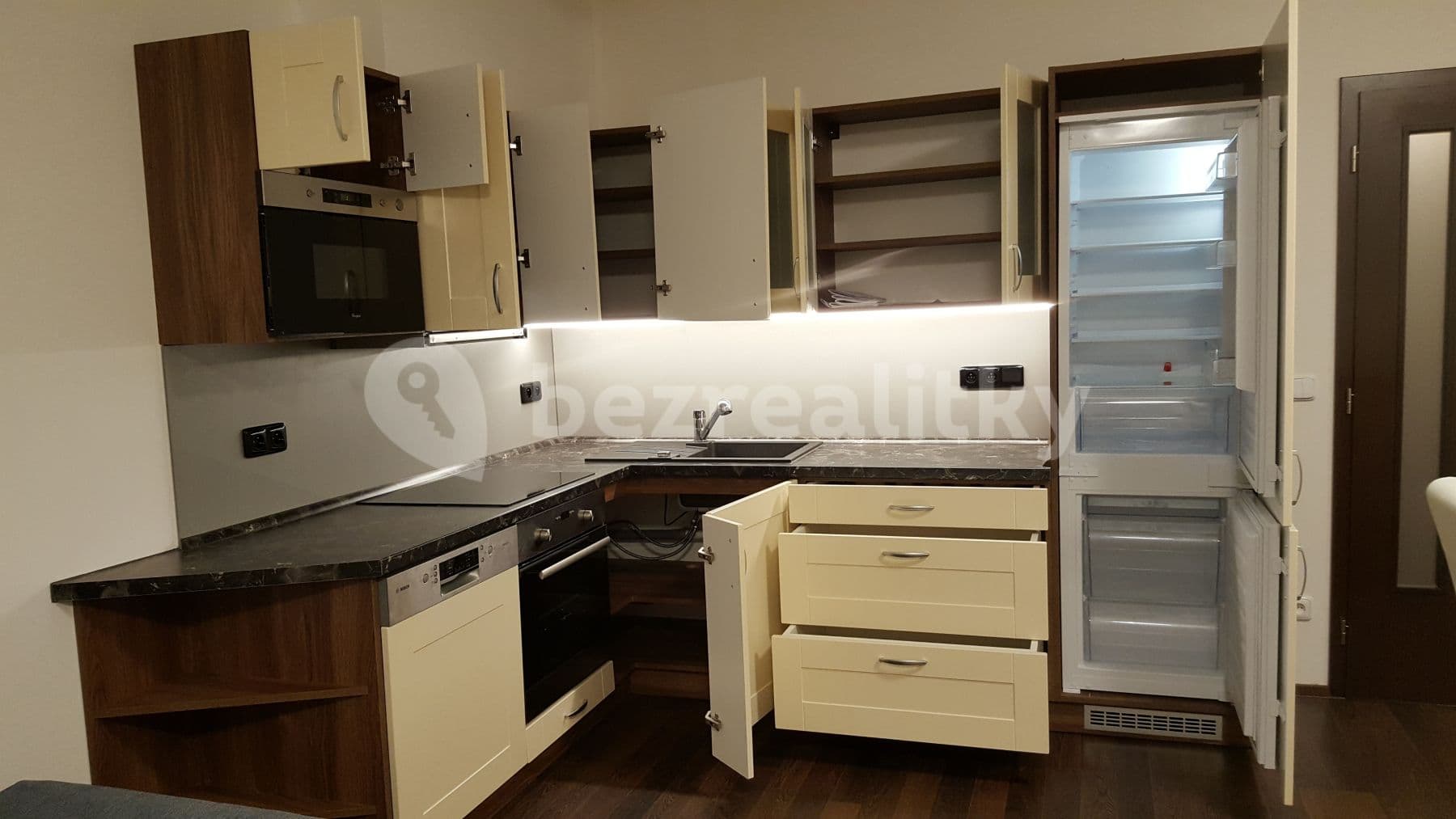 1 bedroom with open-plan kitchen flat to rent, 61 m², Antonína Petrofa, Hradec Králové, Královéhradecký Region 1 bedroom with open-plan kitchen flat to rent, 61 m², Antonína Petrofa, Hradec Králové, Královéhradecký Region