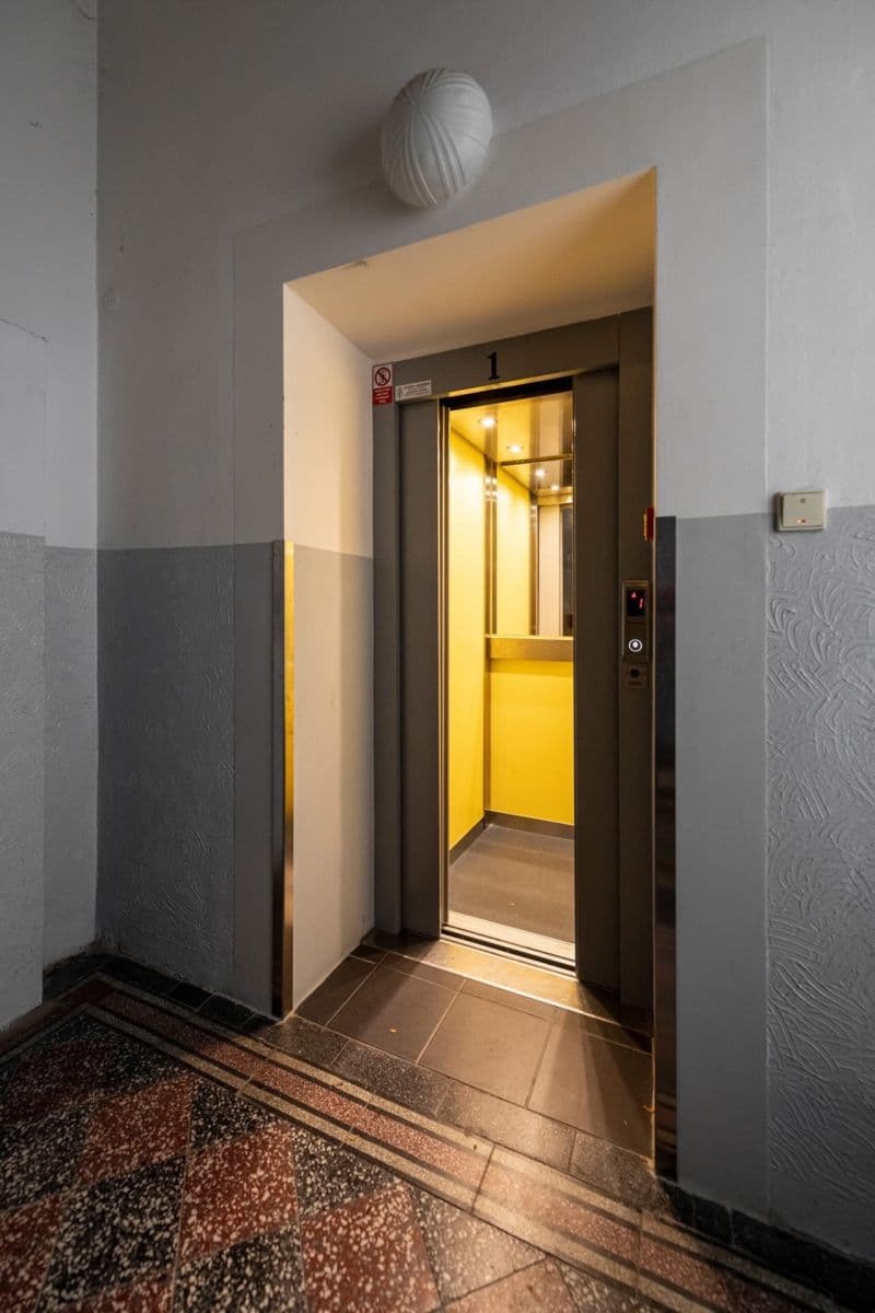 1 bedroom with open-plan kitchen flat to rent, 54 m², Budečská, Prague, Prague 1 bedroom with open-plan kitchen flat to rent, 54 m², Budečská, Prague, Prague