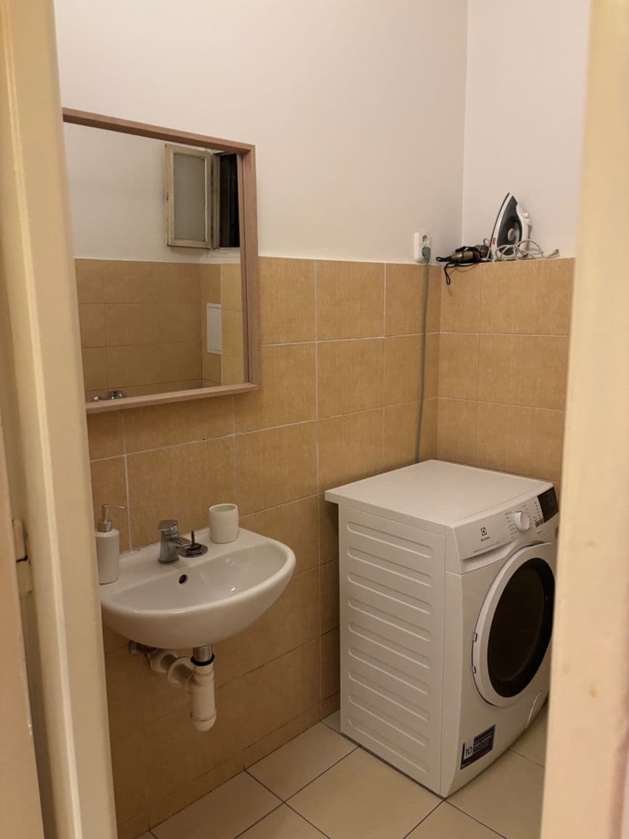 Studio flat to rent, 34 m², Londýnská, Prague, Prague Studio flat to rent, 34 m², Londýnská, Prague, Prague