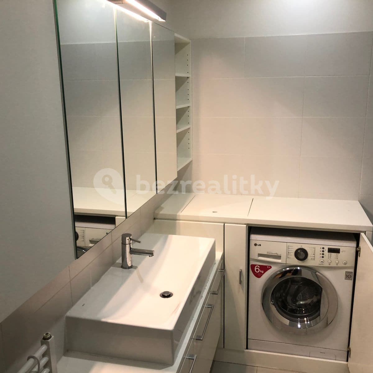 2 bedroom with open-plan kitchen flat to rent, 93 m², Jaromíra Vejvody, Prague, Prague 2 bedroom with open-plan kitchen flat to rent, 93 m², Jaromíra Vejvody, Prague, Prague