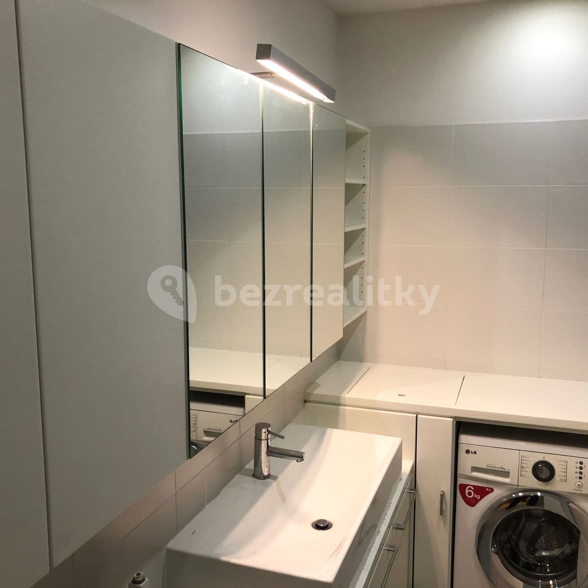 2 bedroom with open-plan kitchen flat to rent, 93 m², Jaromíra Vejvody, Prague, Prague 2 bedroom with open-plan kitchen flat to rent, 93 m², Jaromíra Vejvody, Prague, Prague