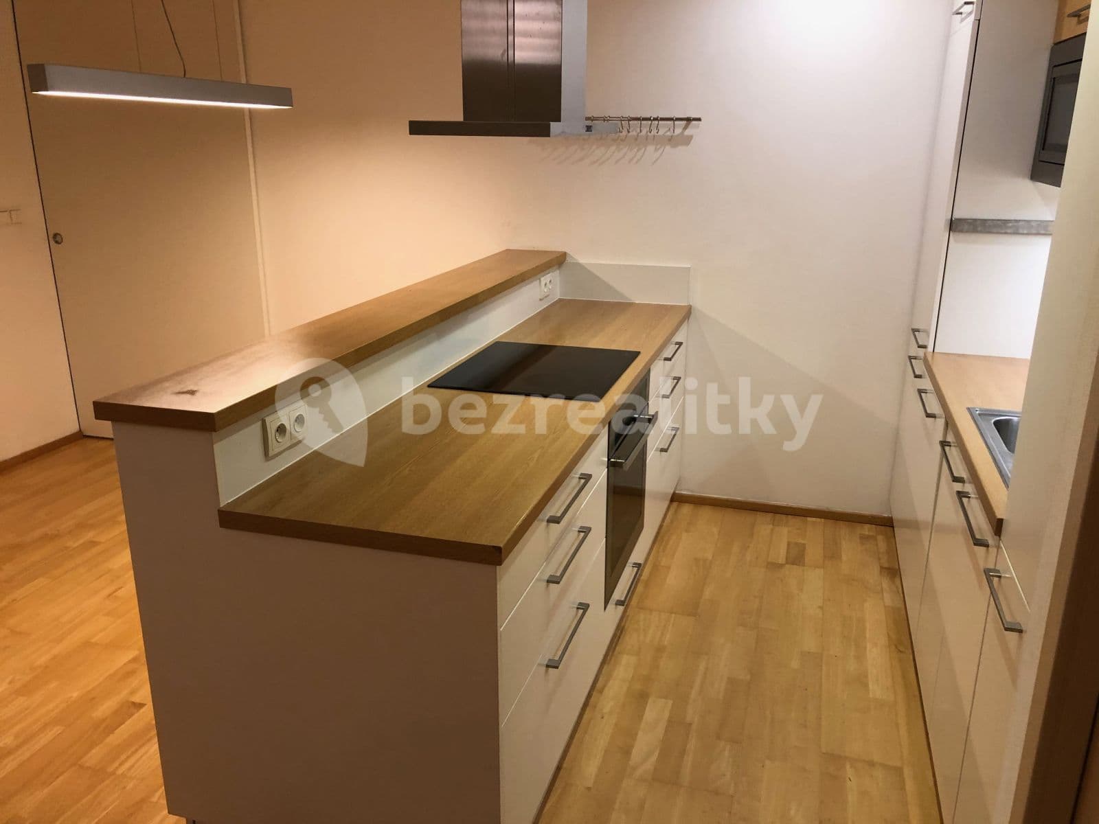 2 bedroom with open-plan kitchen flat to rent, 93 m², Jaromíra Vejvody, Prague, Prague 2 bedroom with open-plan kitchen flat to rent, 93 m², Jaromíra Vejvody, Prague, Prague