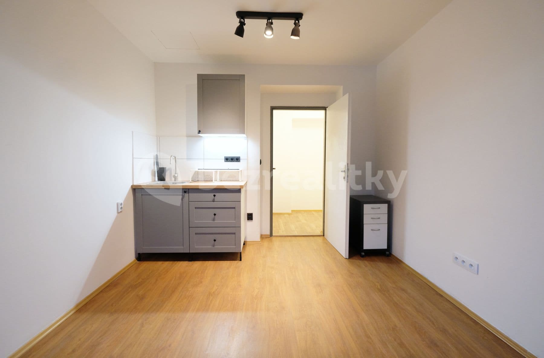 Small studio flat to rent, 25 m², Zbraslavská, Prague, Prague Small studio flat to rent, 25 m², Zbraslavská, Prague, Prague
