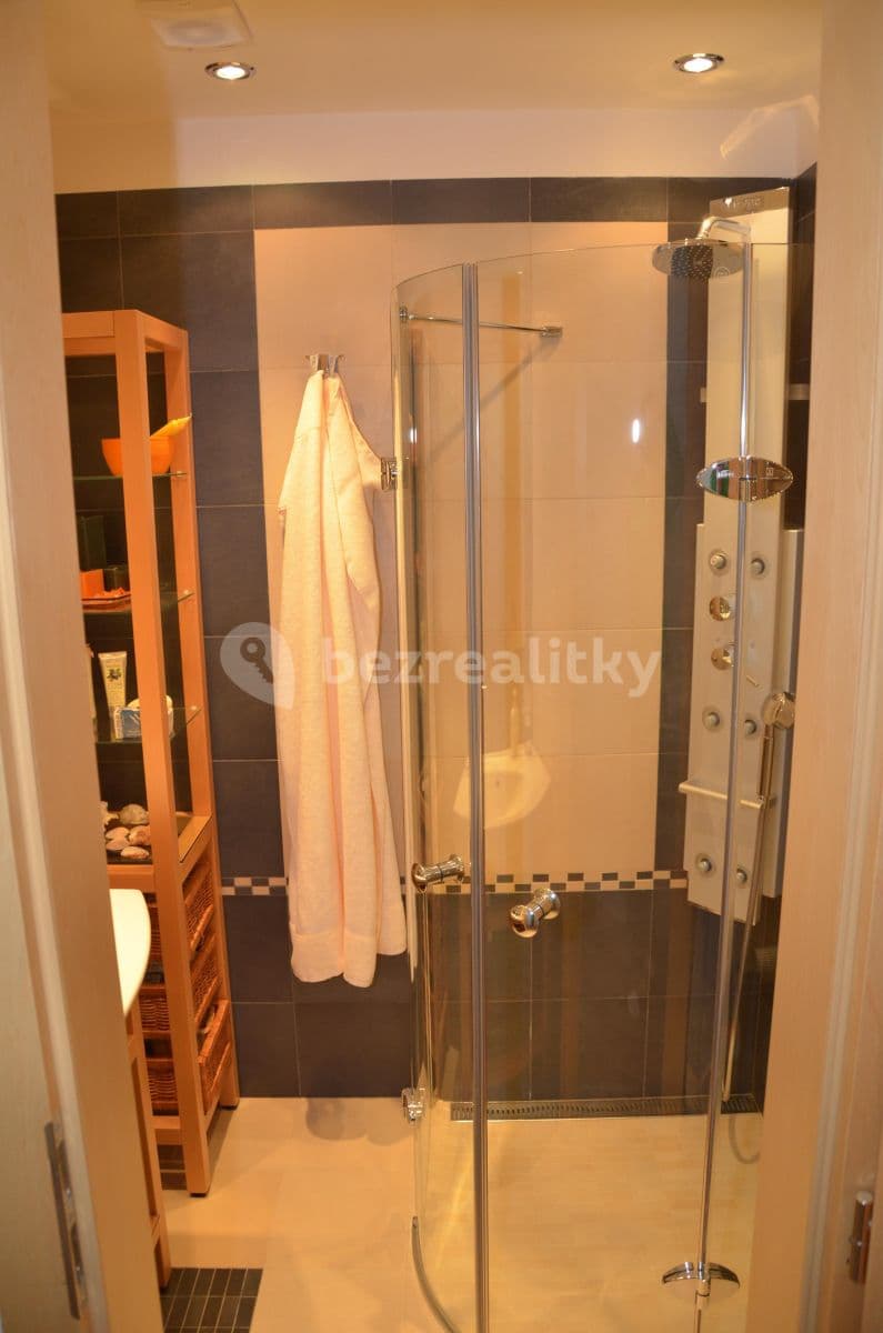 4 bedroom flat to rent, 92 m², Hřebíkova, Prague, Prague 4 bedroom flat to rent, 92 m², Hřebíkova, Prague, Prague