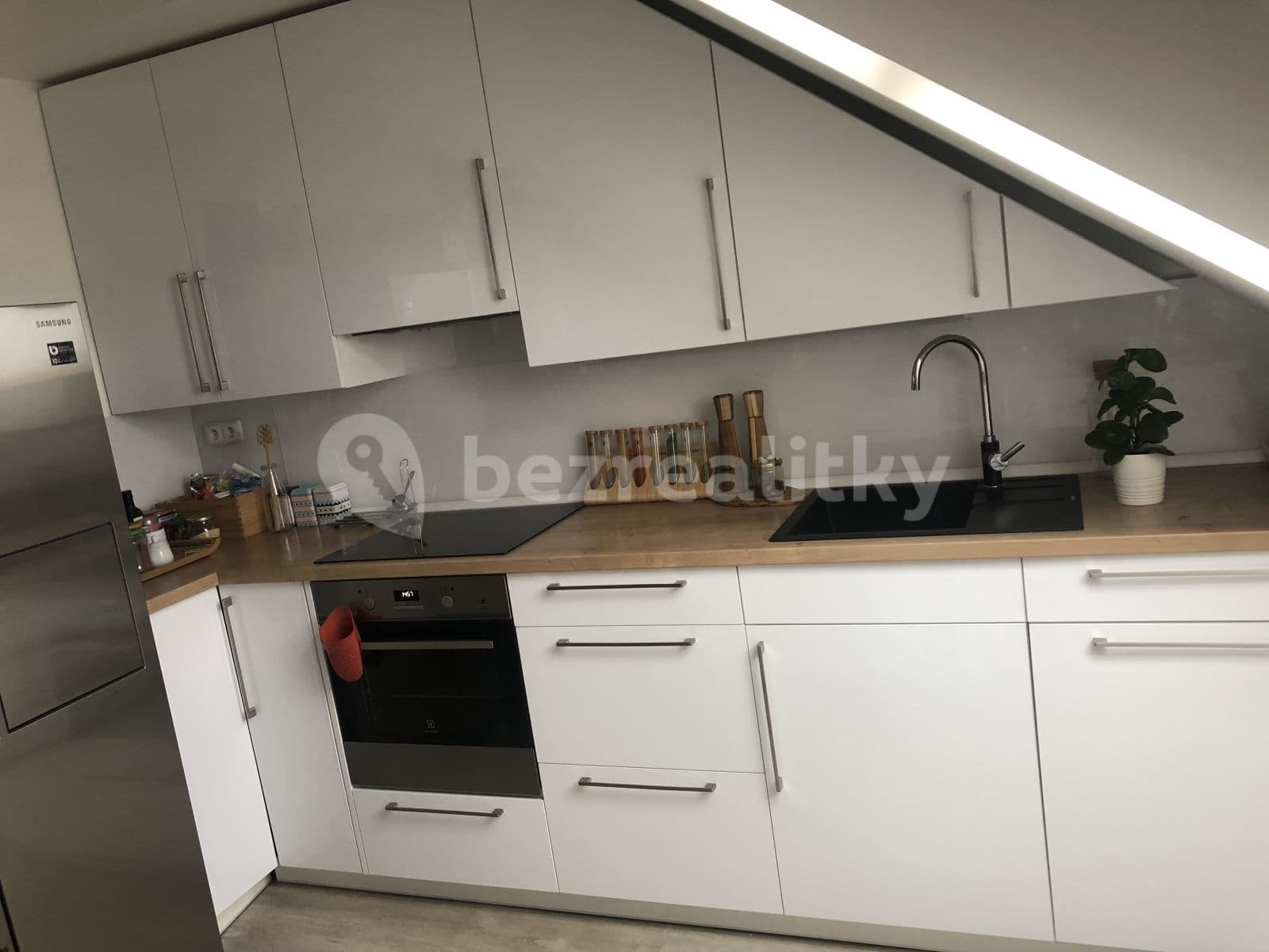 1 bedroom with open-plan kitchen flat to rent, 84 m², Bubenská, Prague, Prague 1 bedroom with open-plan kitchen flat to rent, 84 m², Bubenská, Prague, Prague