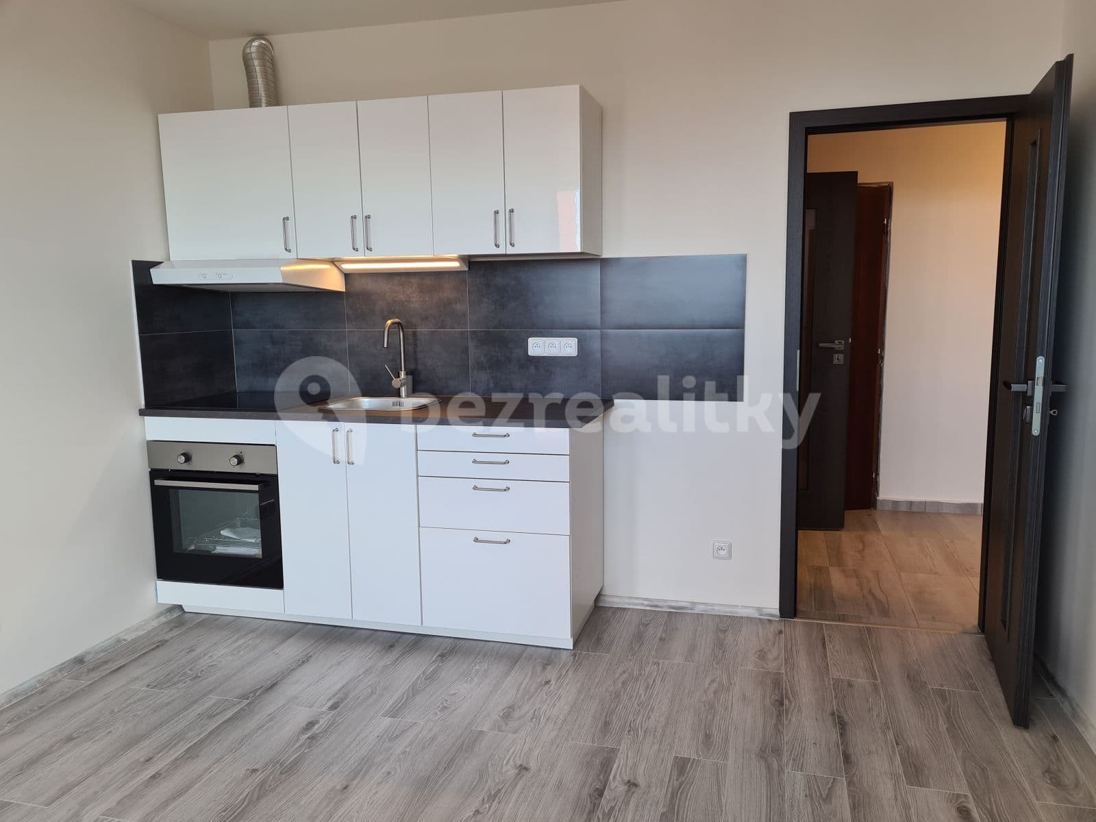 1 bedroom with open-plan kitchen flat to rent, 42 m², Tenisová, Prague, Prague 1 bedroom with open-plan kitchen flat to rent, 42 m², Tenisová, Prague, Prague