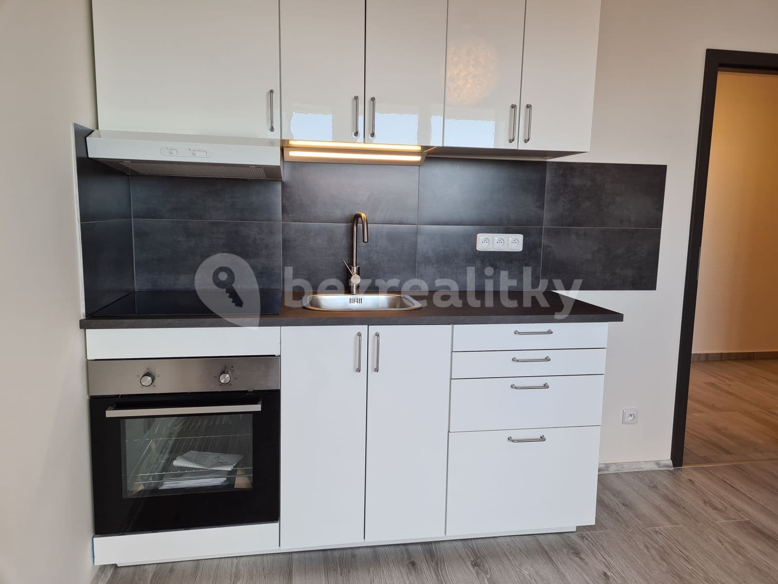 1 bedroom with open-plan kitchen flat to rent, 42 m², Tenisová, Prague, Prague 1 bedroom with open-plan kitchen flat to rent, 42 m², Tenisová, Prague, Prague