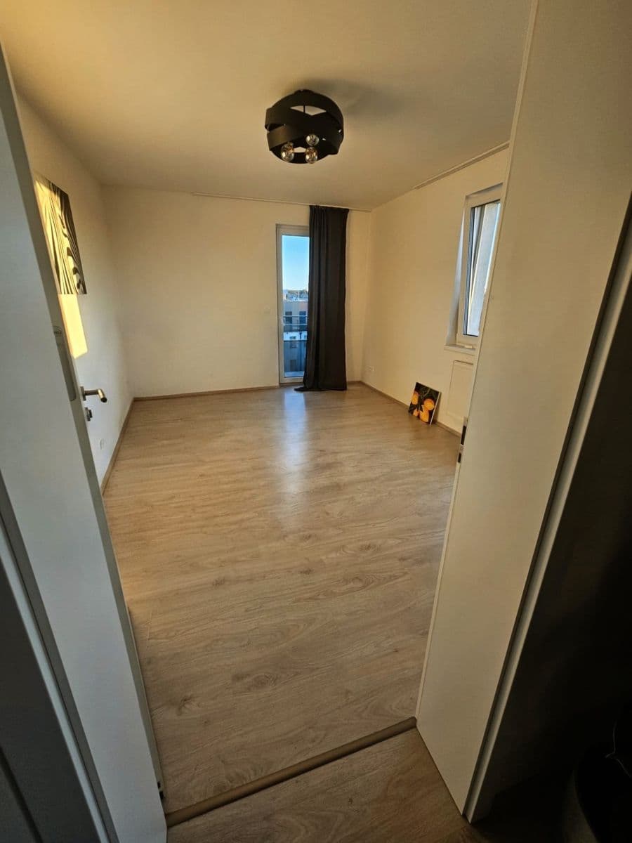 1 bedroom with open-plan kitchen flat to rent, 76 m², Škrábkových, Prague, Prague 1 bedroom with open-plan kitchen flat to rent, 76 m², Škrábkových, Prague, Prague