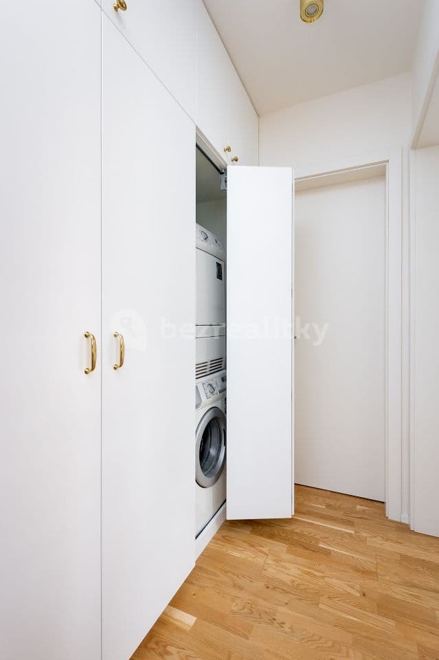 1 bedroom with open-plan kitchen flat to rent, 60 m², Holečkova, Prague, Prague 1 bedroom with open-plan kitchen flat to rent, 60 m², Holečkova, Prague, Prague