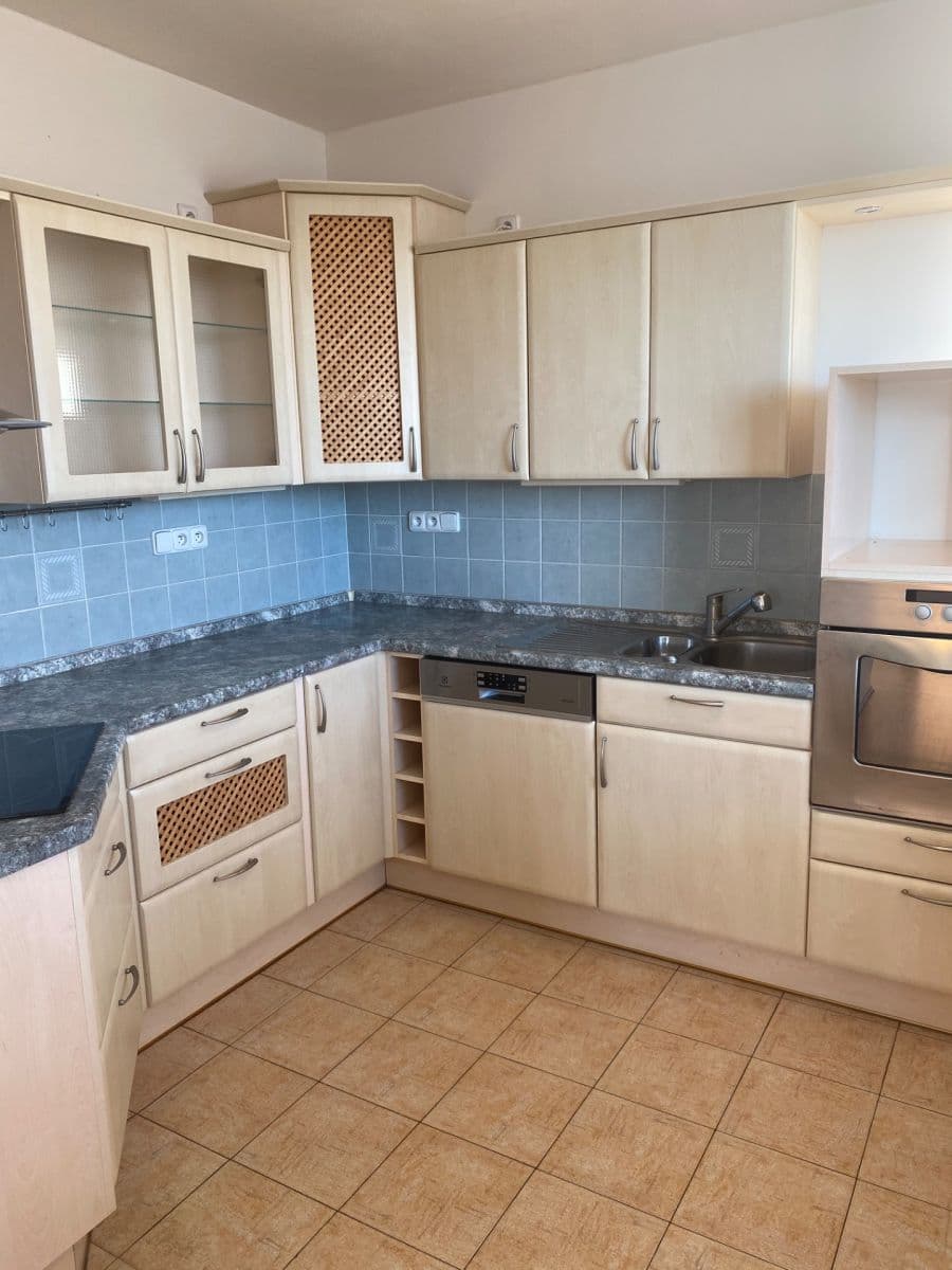3 bedroom with open-plan kitchen flat to rent, 110 m², Prague, Prague 3 bedroom with open-plan kitchen flat to rent, 110 m², Prague, Prague
