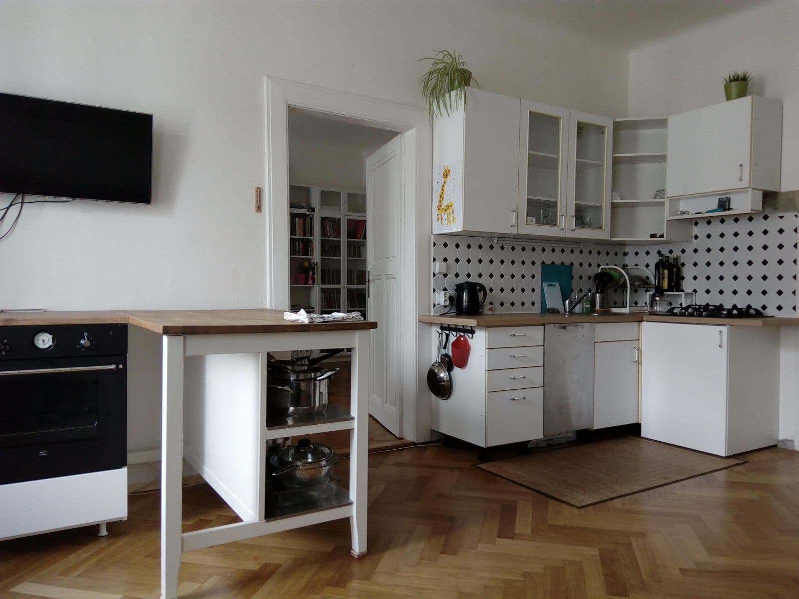 2 bedroom with open-plan kitchen flat to rent, 88 m², Ostromečská, Prague, Prague 2 bedroom with open-plan kitchen flat to rent, 88 m², Ostromečská, Prague, Prague