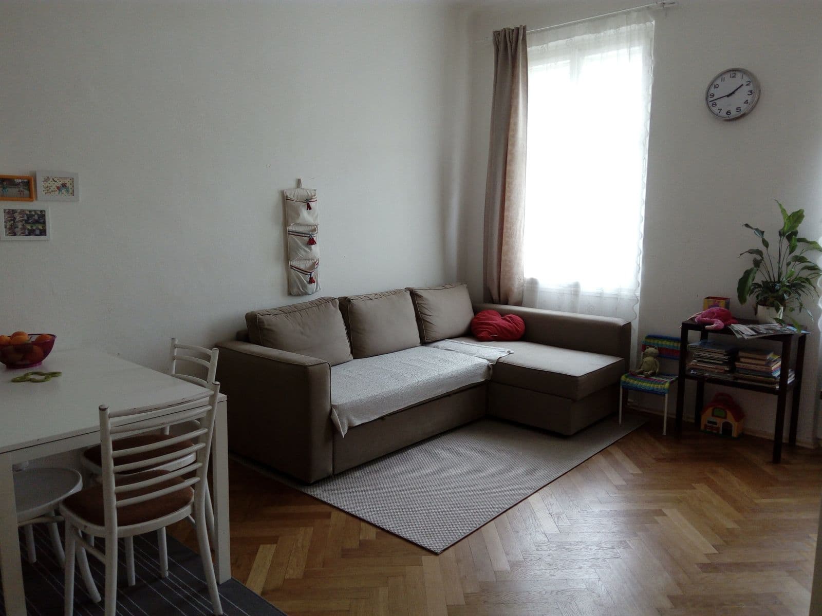 2 bedroom with open-plan kitchen flat to rent, 88 m², Ostromečská, Prague, Prague 2 bedroom with open-plan kitchen flat to rent, 88 m², Ostromečská, Prague, Prague