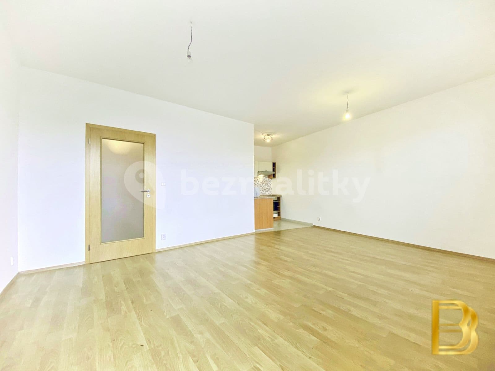 Studio flat to rent, 36 m², Nademlejnská, Prague, Prague Studio flat to rent, 36 m², Nademlejnská, Prague, Prague