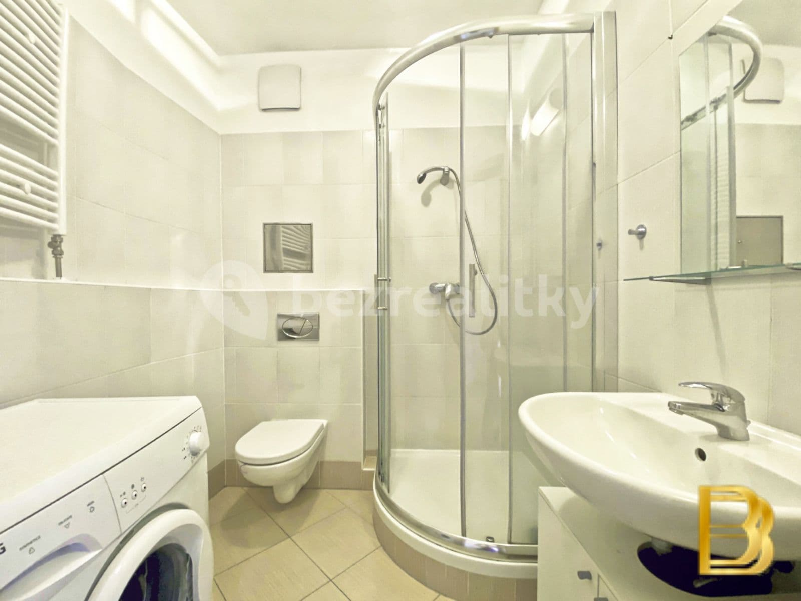 Studio flat to rent, 36 m², Nademlejnská, Prague, Prague Studio flat to rent, 36 m², Nademlejnská, Prague, Prague
