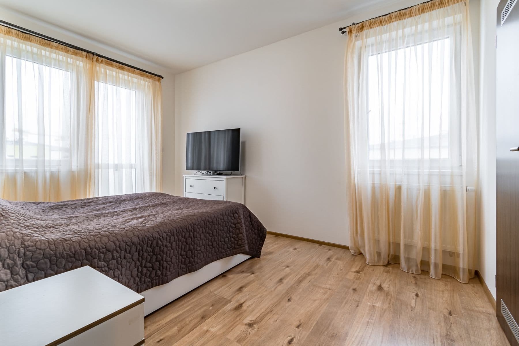 1 bedroom with open-plan kitchen flat to rent, 66 m², T. G. Masaryka, Horoměřice, Středočeský Region 1 bedroom with open-plan kitchen flat to rent, 66 m², T. G. Masaryka, Horoměřice, Středočeský Region