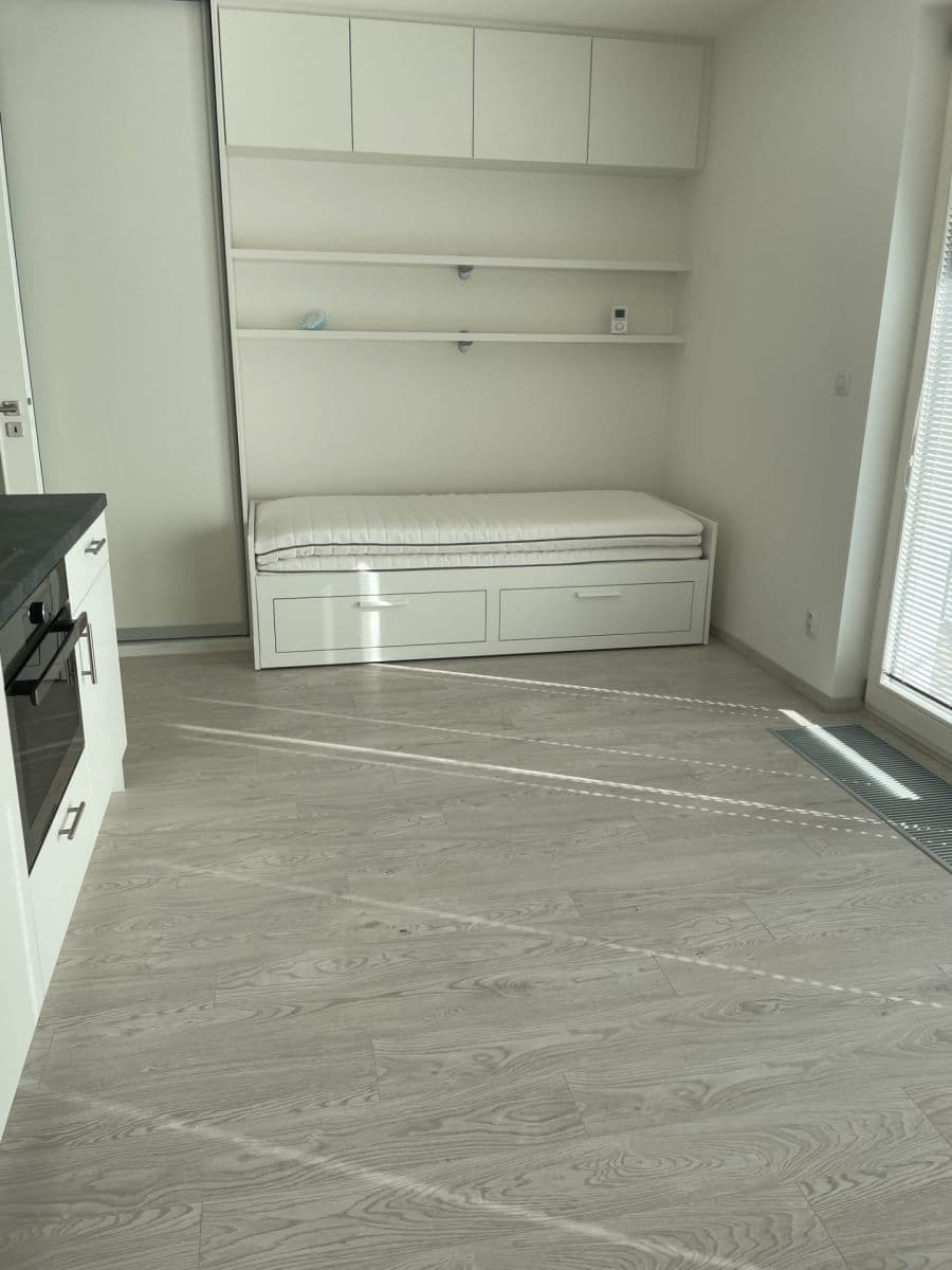 Studio flat to rent, 30 m², Křižíkova, Prague, Prague Studio flat to rent, 30 m², Křižíkova, Prague, Prague