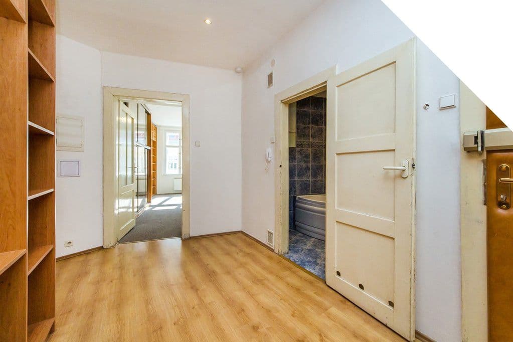 2 bedroom with open-plan kitchen flat to rent, 80 m², Slovinská, Prague, Prague 2 bedroom with open-plan kitchen flat to rent, 80 m², Slovinská, Prague, Prague