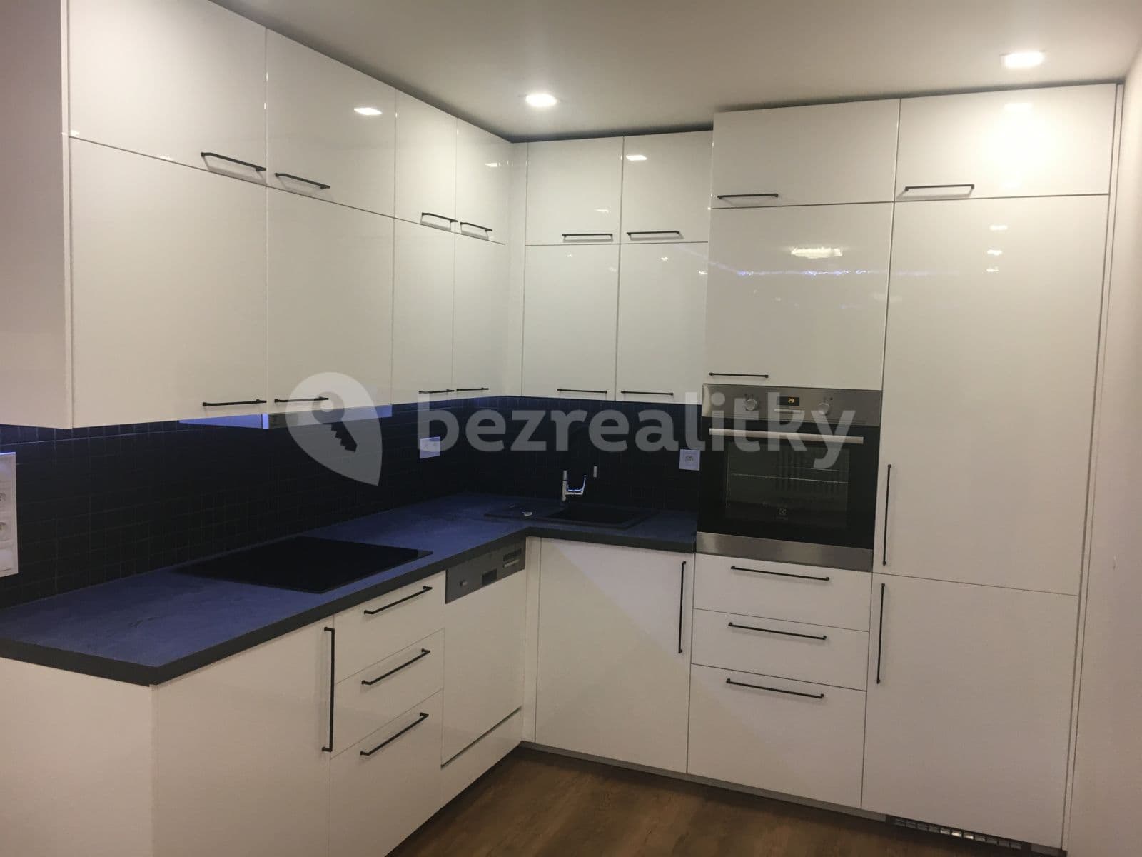 1 bedroom with open-plan kitchen flat to rent, 45 m², Nevanova, Prague, Prague 1 bedroom with open-plan kitchen flat to rent, 45 m², Nevanova, Prague, Prague